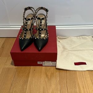 Valentino rockstud black leather pumps size  EUR 41 worn 1x